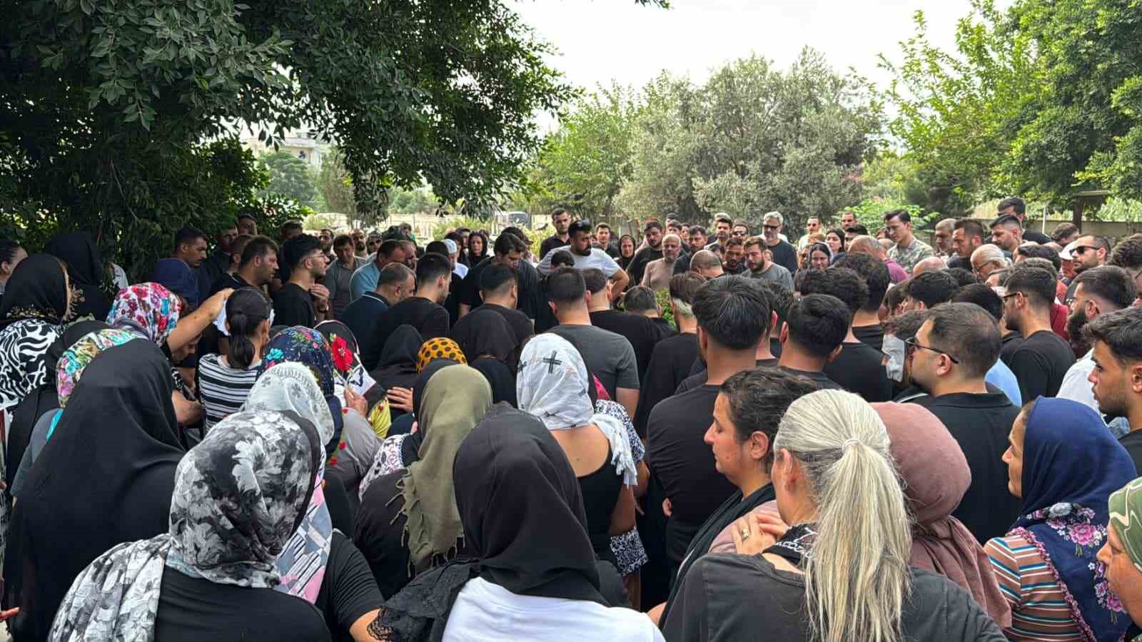 Trafik kazasında hayatını kaybeden 24 yaşındaki genç son yolcuğuna uğurlandı