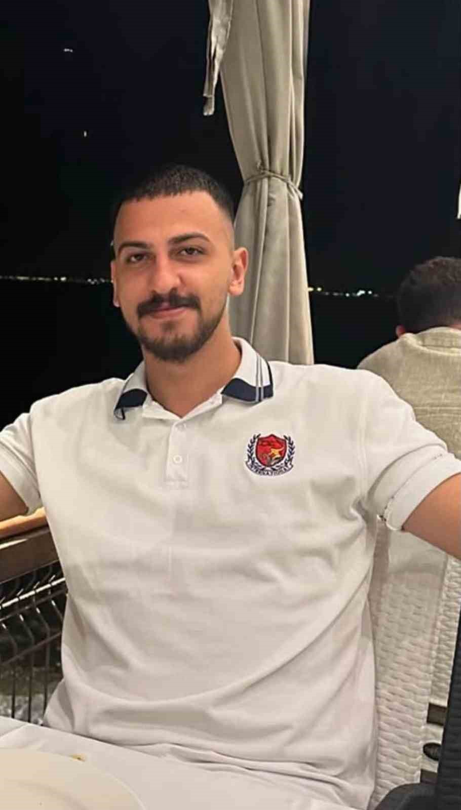 Trafik kazasında hayatını kaybeden 24 yaşındaki genç son yolcuğuna uğurlandı
