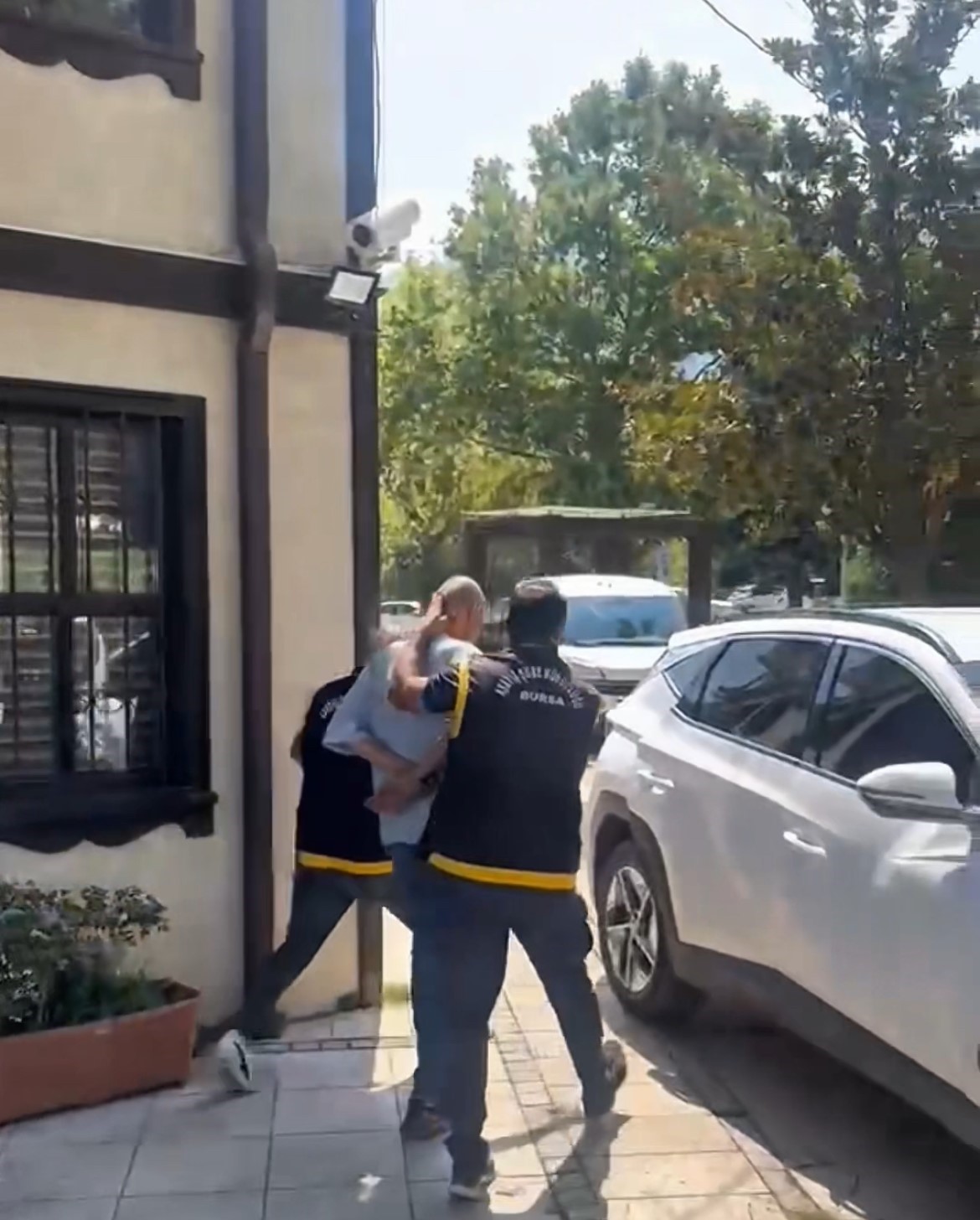 "Tanımazlar" dedi, polis saçtan değil dosyadan tanıdı