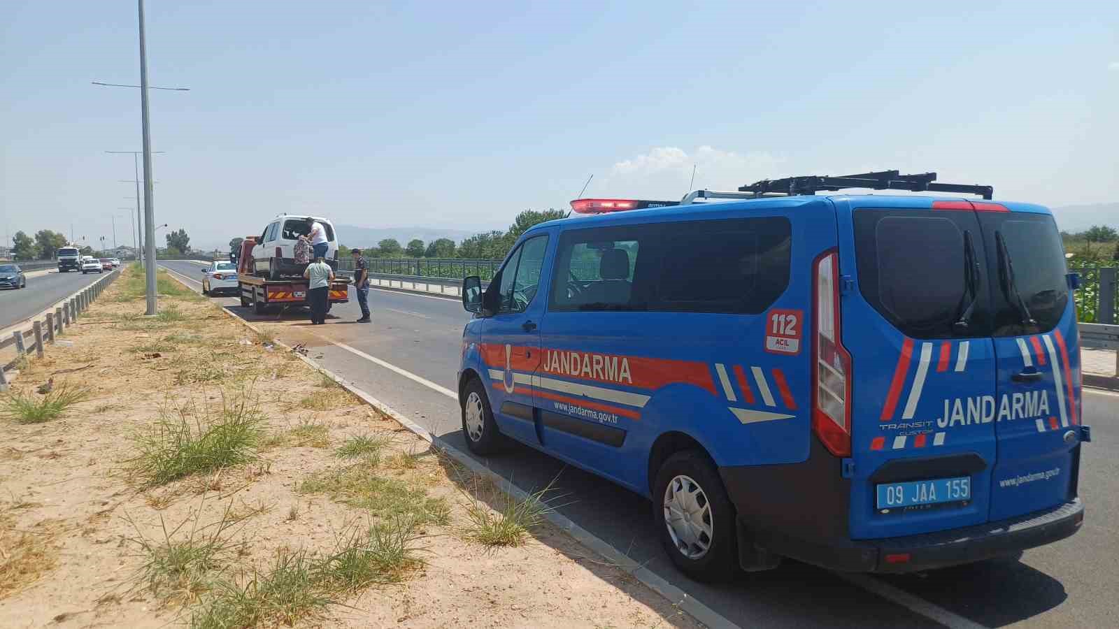 Kontrolden çıkan araç takla attı: 4 yaralı