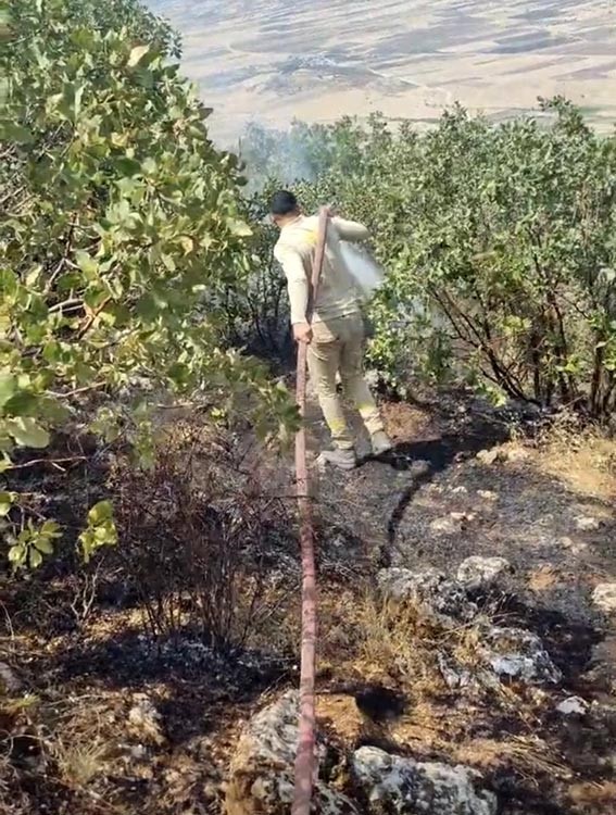 Yangını söndürdüler, iş kıyafetleriyle düğünde halay çektiler