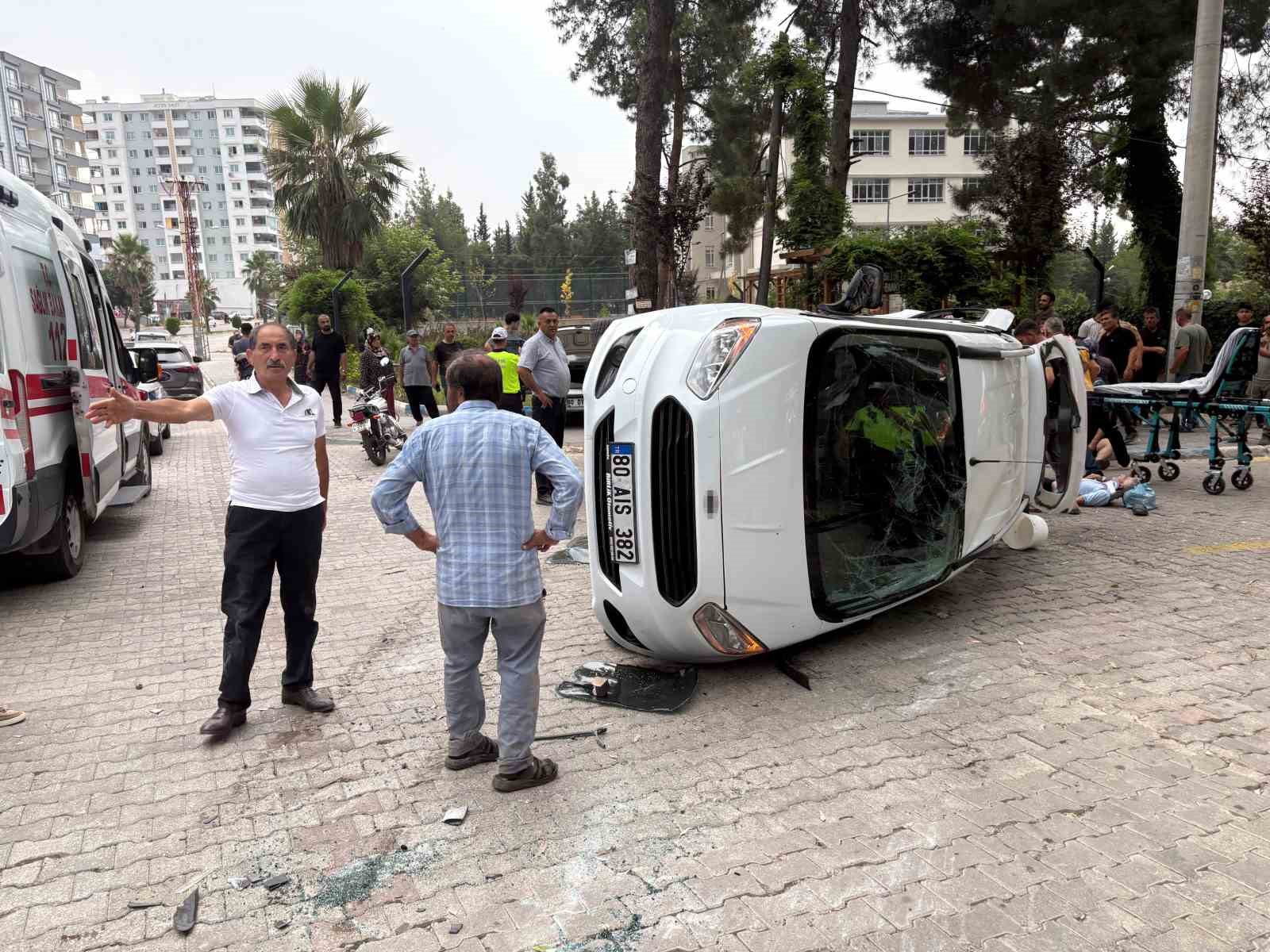Osmaniye’de otomobil hafif ticari araçla çarpıştı: 5 yaralı