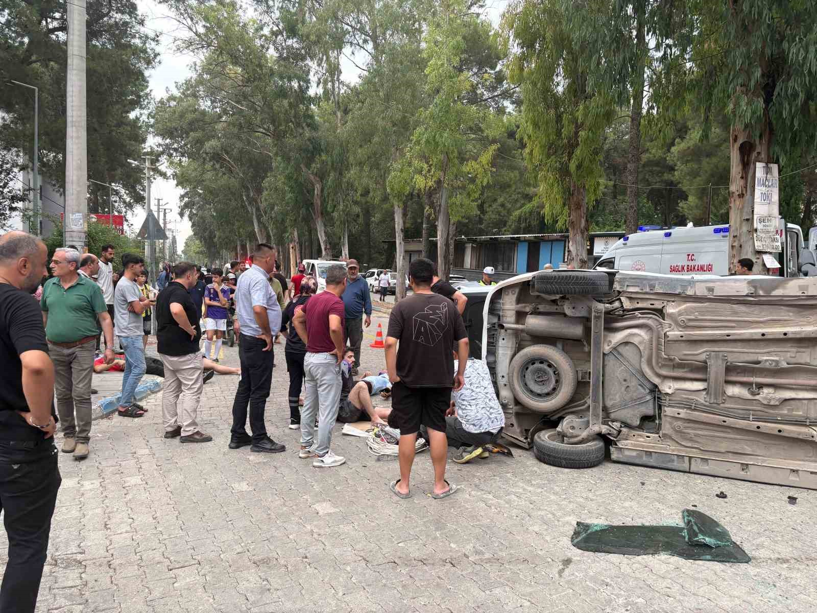 Osmaniye’de otomobil hafif ticari araçla çarpıştı: 5 yaralı