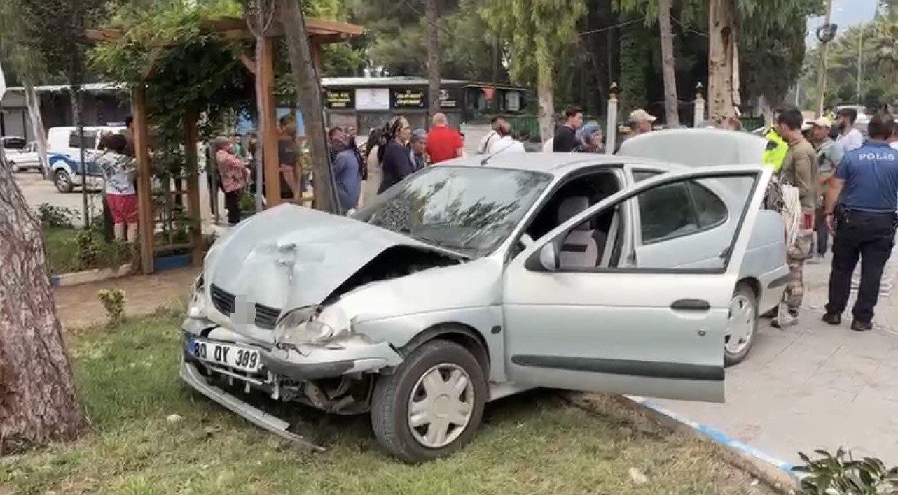 Osmaniye’de otomobil hafif ticari araçla çarpıştı: 5 yaralı