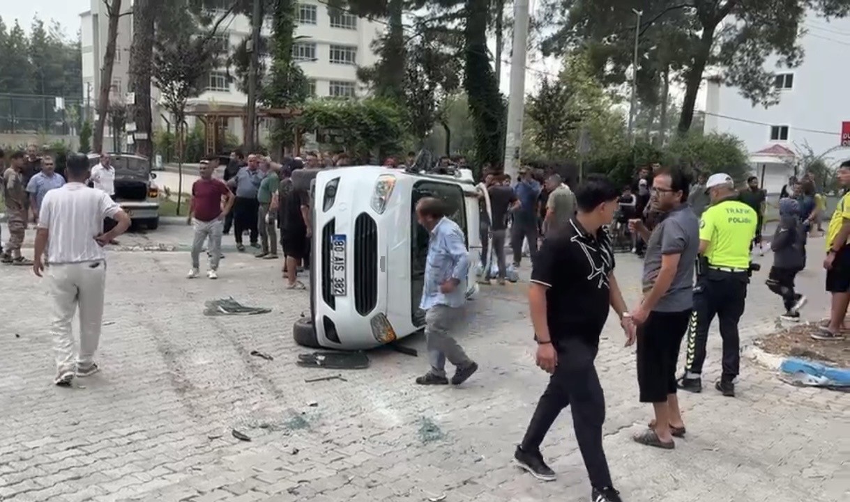 Osmaniye’de otomobil hafif ticari araçla çarpıştı: 5 yaralı