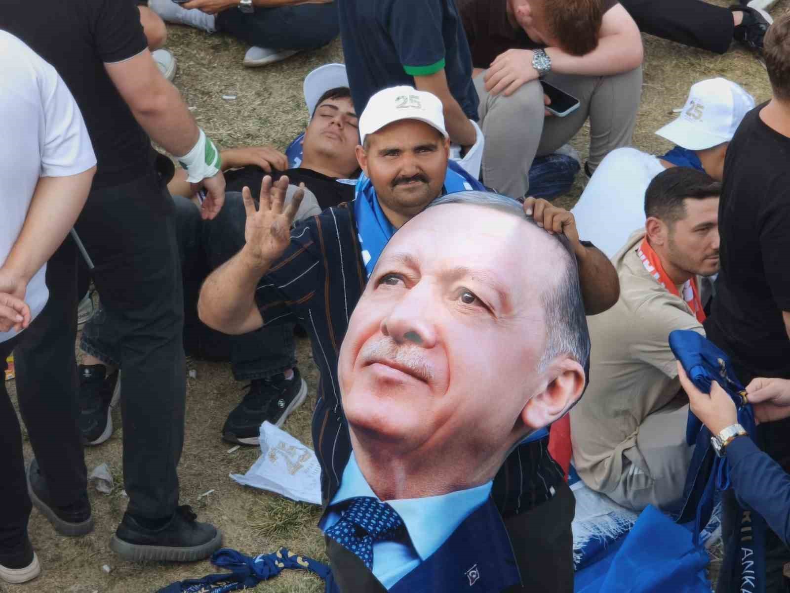 AK Parti’nin 25. yıl mitingine vatandaşlardan yoğun ilgi