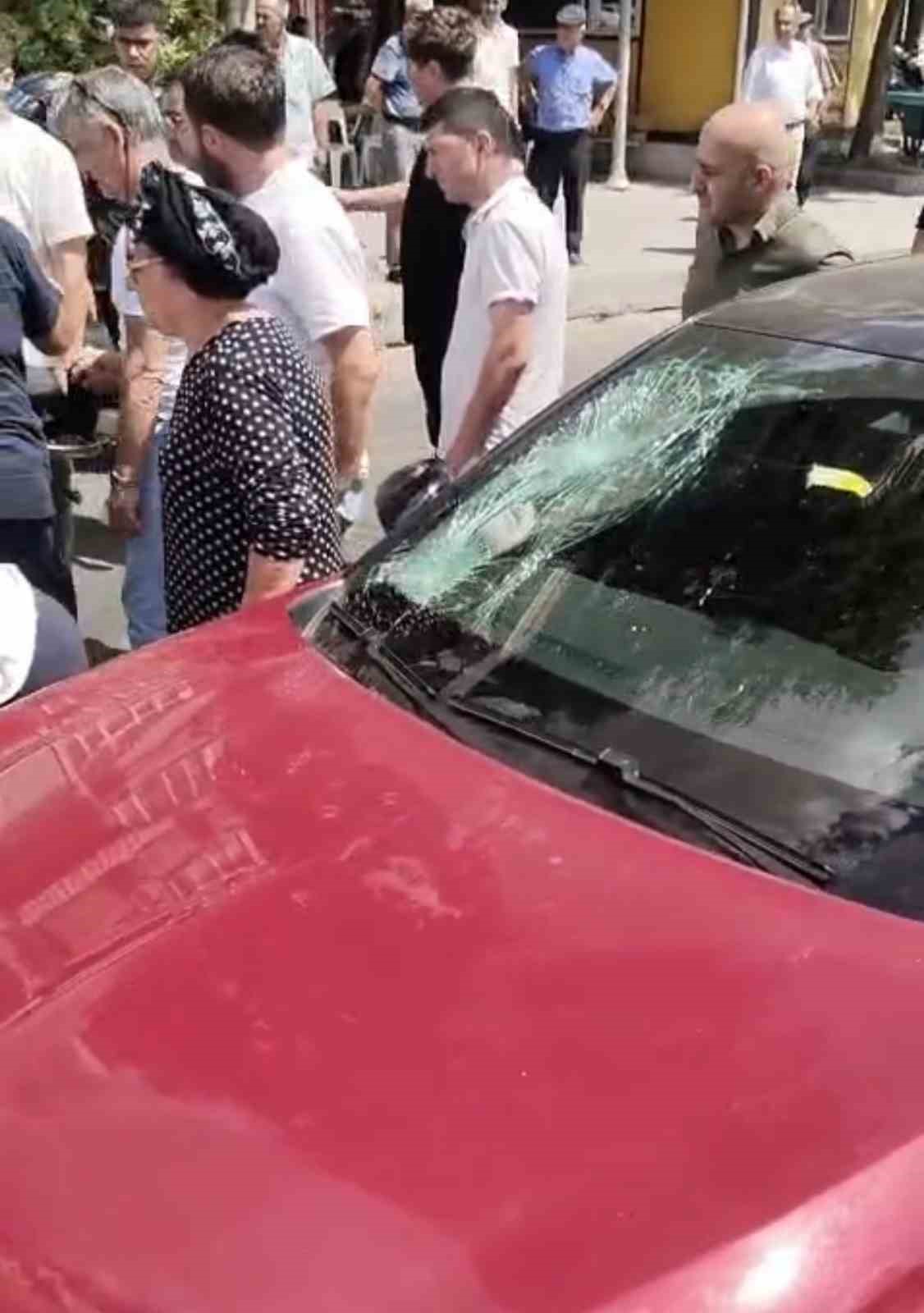 Edirne’de otomobilin çarptığı yaya yaralandı: Kaza anı kamerada