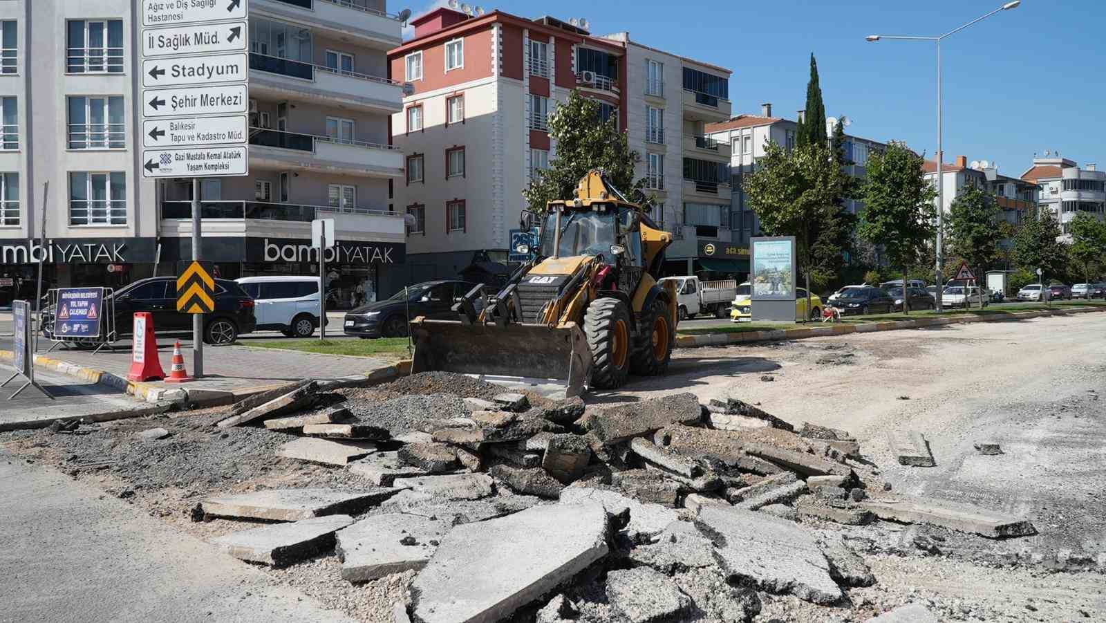 Balıkesir Büyükşehir, Savaştepe Caddesi’ni yeniliyor