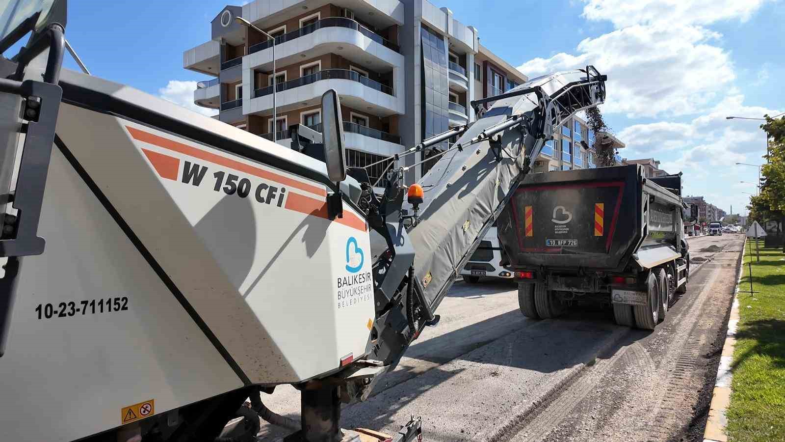 Balıkesir Büyükşehir, Savaştepe Caddesi’ni yeniliyor