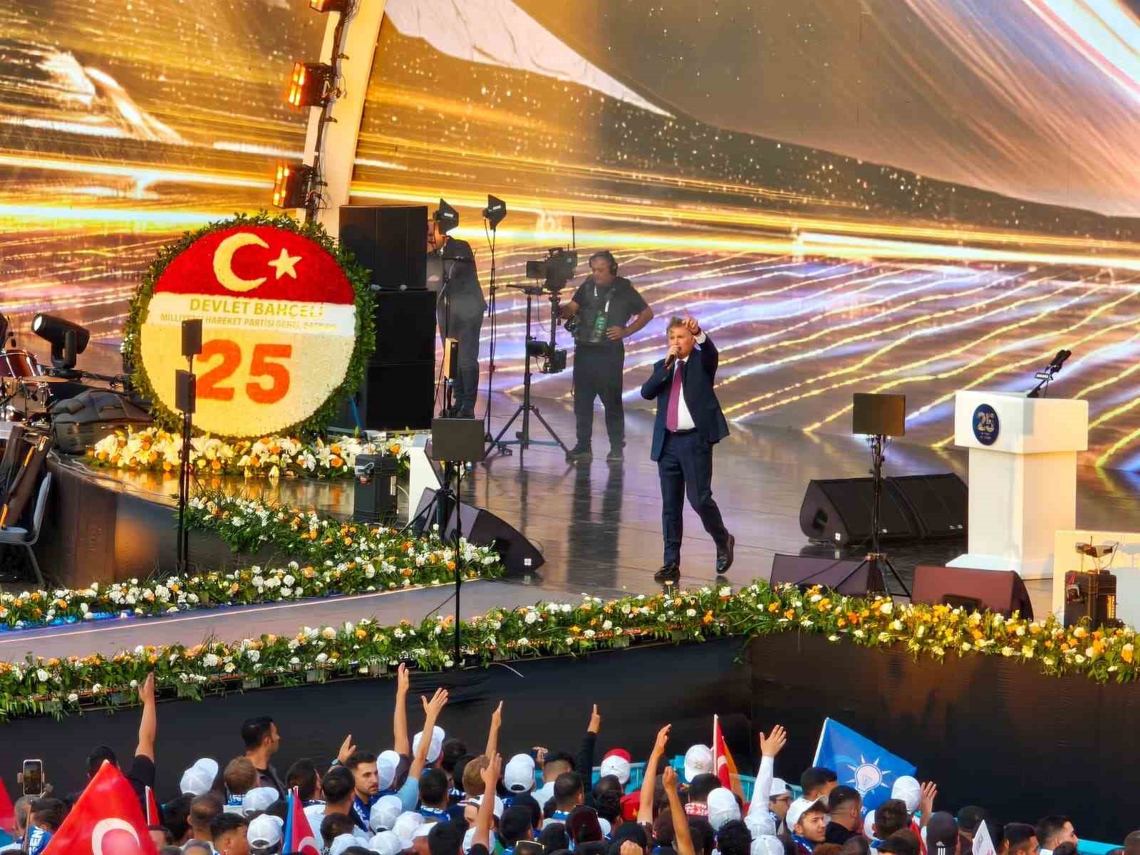 MHP Genel Başkanı Bahçeli’den AK Parti’nin 25. kuruluş yıl dönümüne özel çelenk