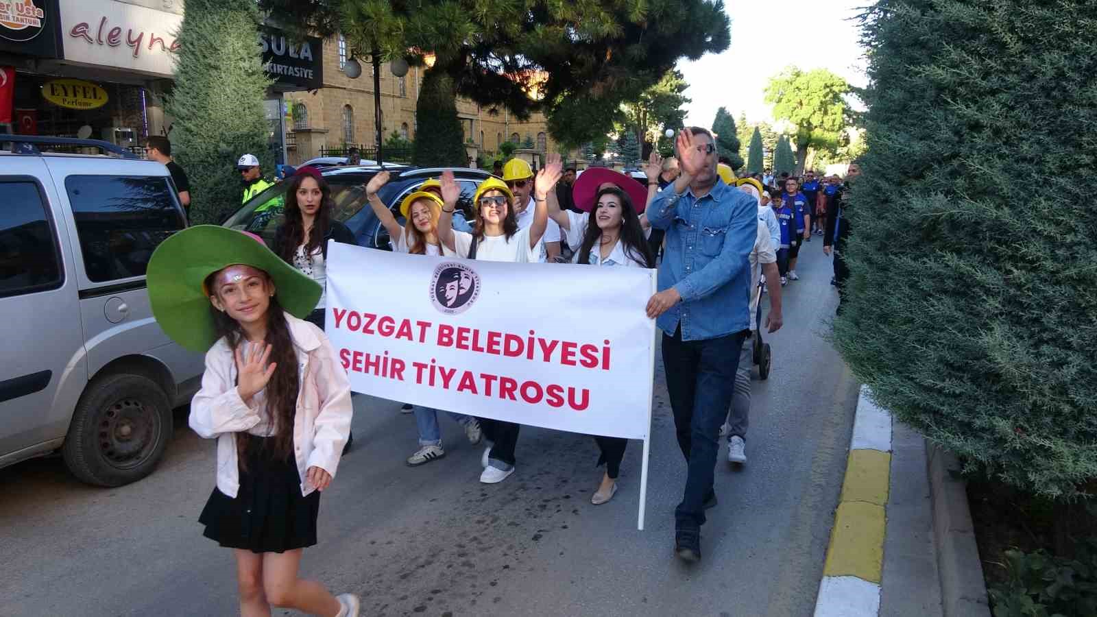 Yozgat’ta 25.Uluslararası Sürmeli Şenlikleri kortej yürüyüşü ile başladı