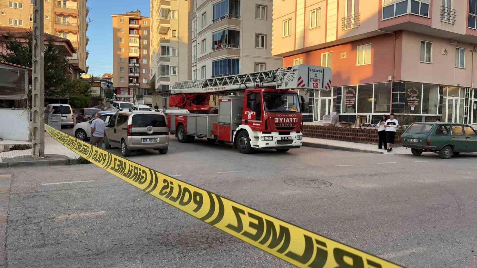 5 katlı binanın çatısında intihar girişiminde bulunan şahsı polis ikna etti