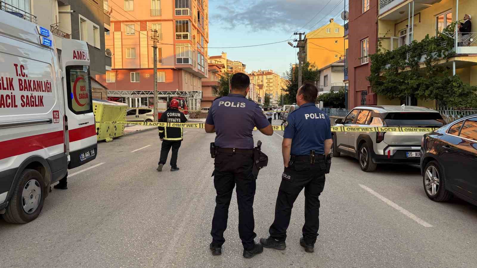 5 katlı binanın çatısında intihar girişiminde bulunan şahsı polis ikna etti