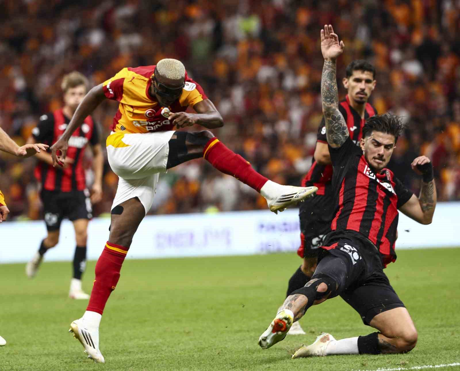 Trendyol Süper Lig: Galatasaray: 0 - Çorum FK: 0 (İlk yarı)