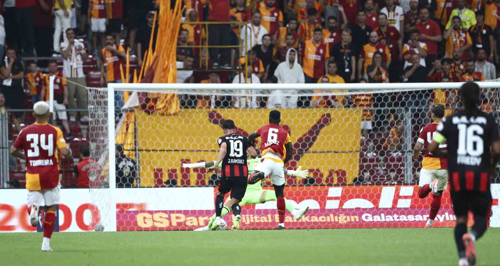 Trendyol Süper Lig: Galatasaray: 0 - Çorum FK: 0 (İlk yarı)
