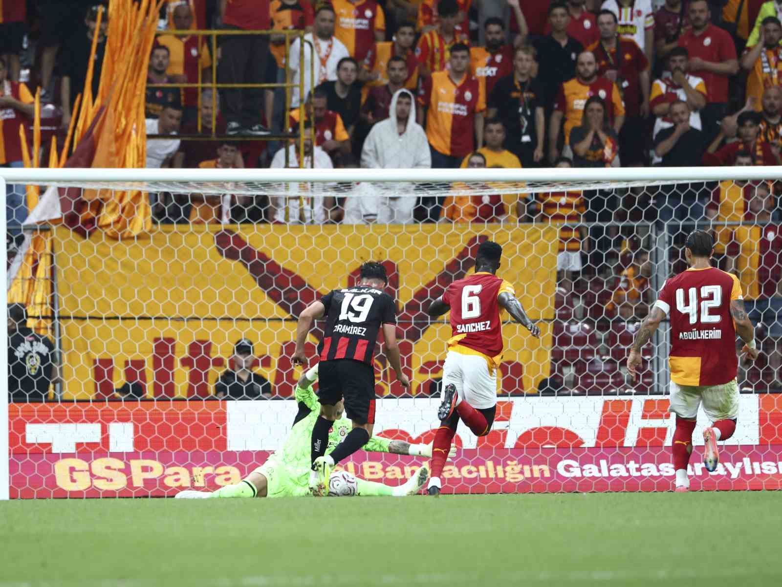 Trendyol Süper Lig: Galatasaray: 0 - Çorum FK: 0 (İlk yarı)