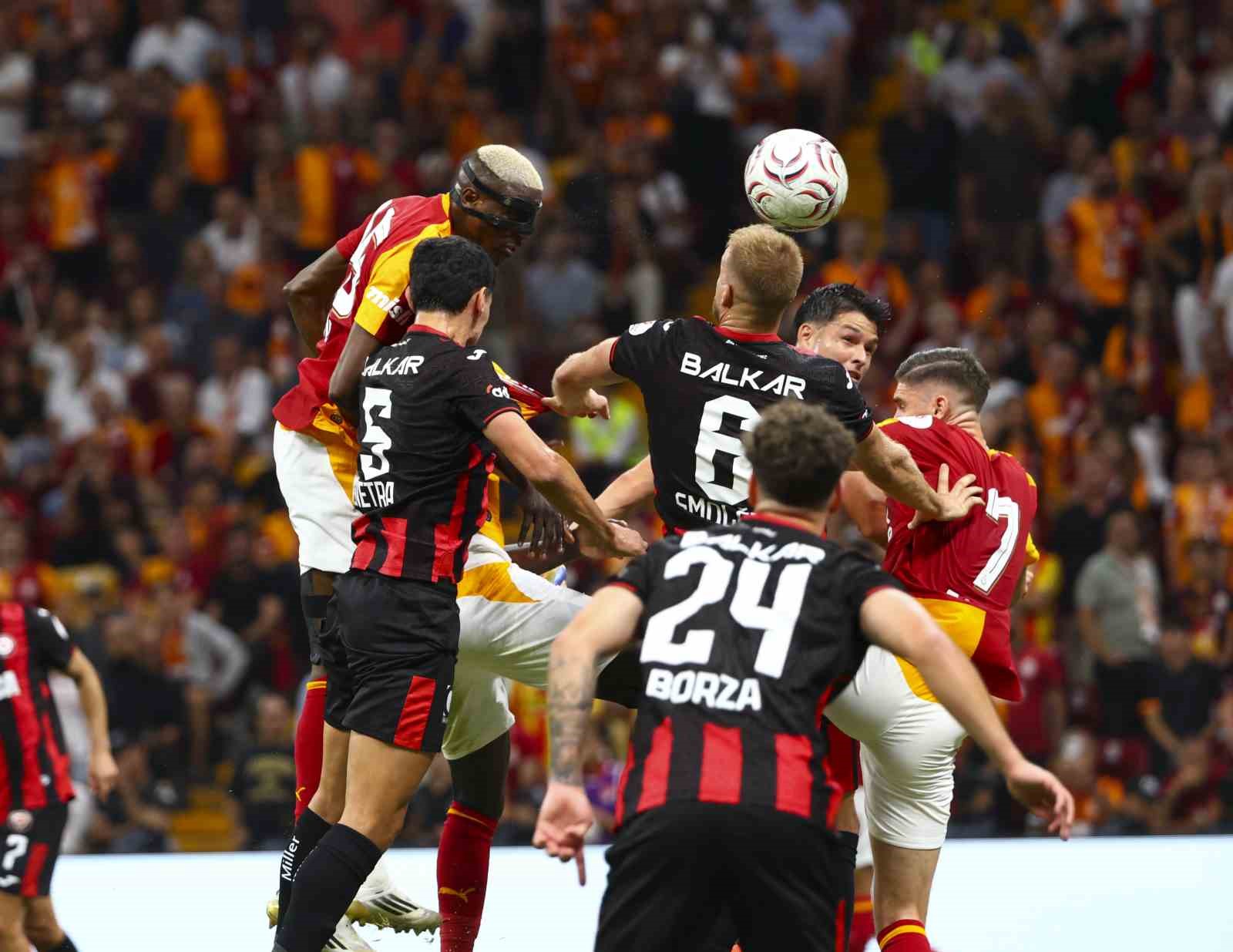Trendyol Süper Lig: Galatasaray: 0 - Çorum FK: 0 (İlk yarı)