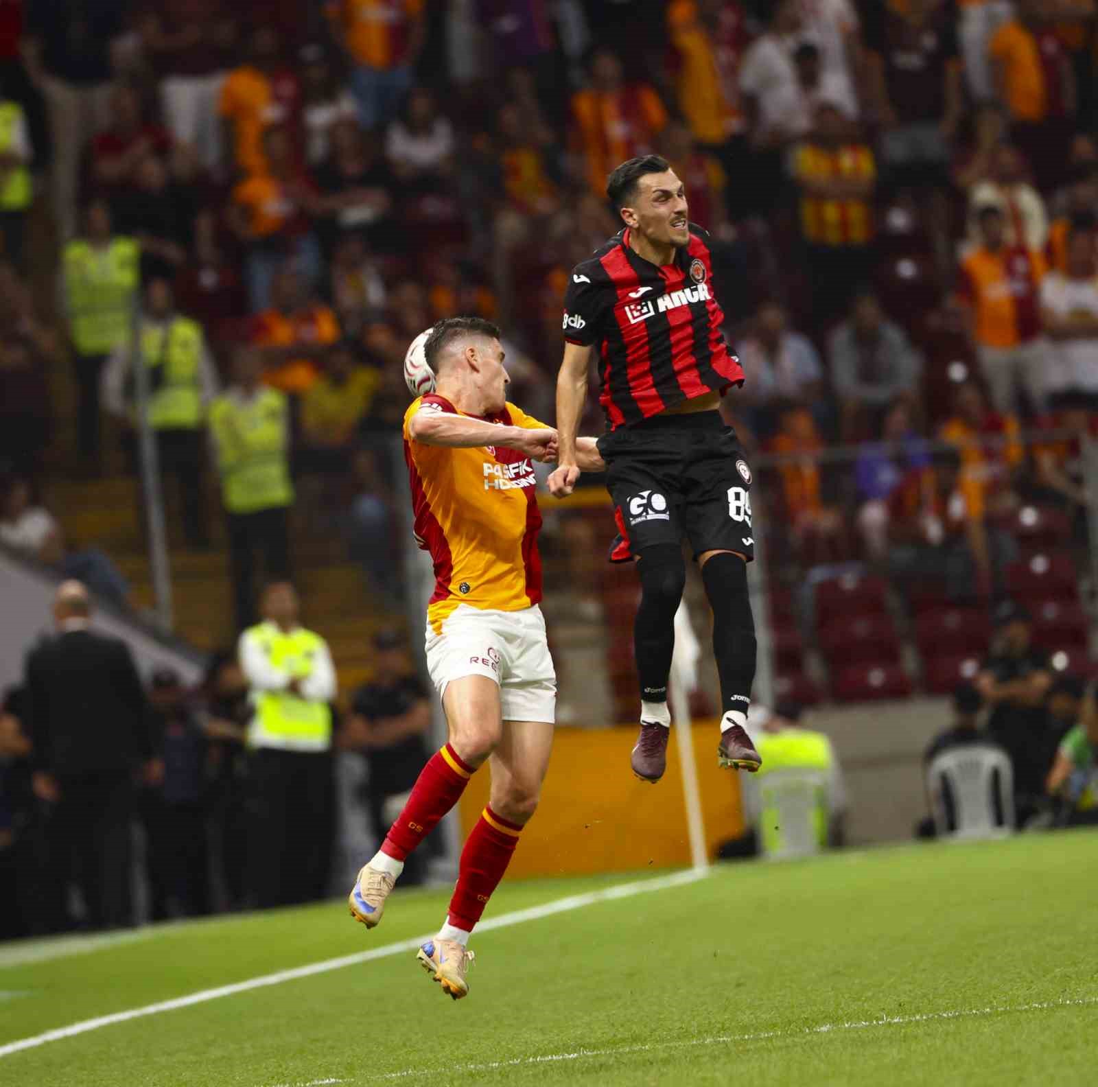 Trendyol Süper Lig: Galatasaray: 0 - Çorum FK: 0 (İlk yarı)
