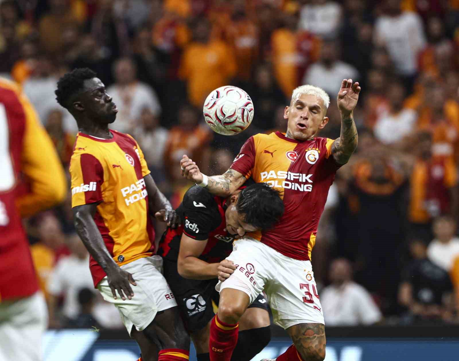 Trendyol Süper Lig: Galatasaray: 0 - Çorum FK: 0 (İlk yarı)