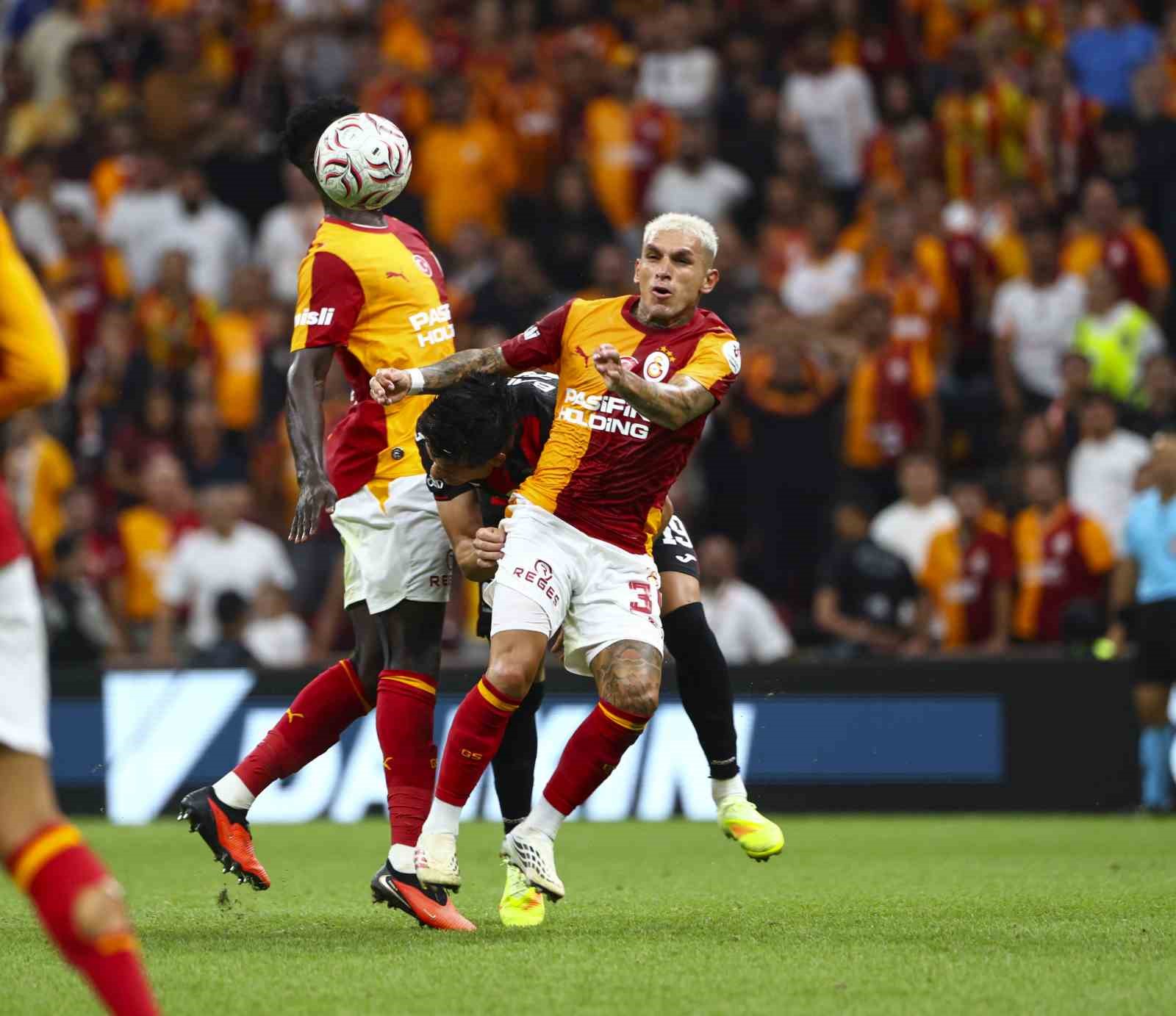 Trendyol Süper Lig: Galatasaray: 0 - Çorum FK: 0 (İlk yarı)