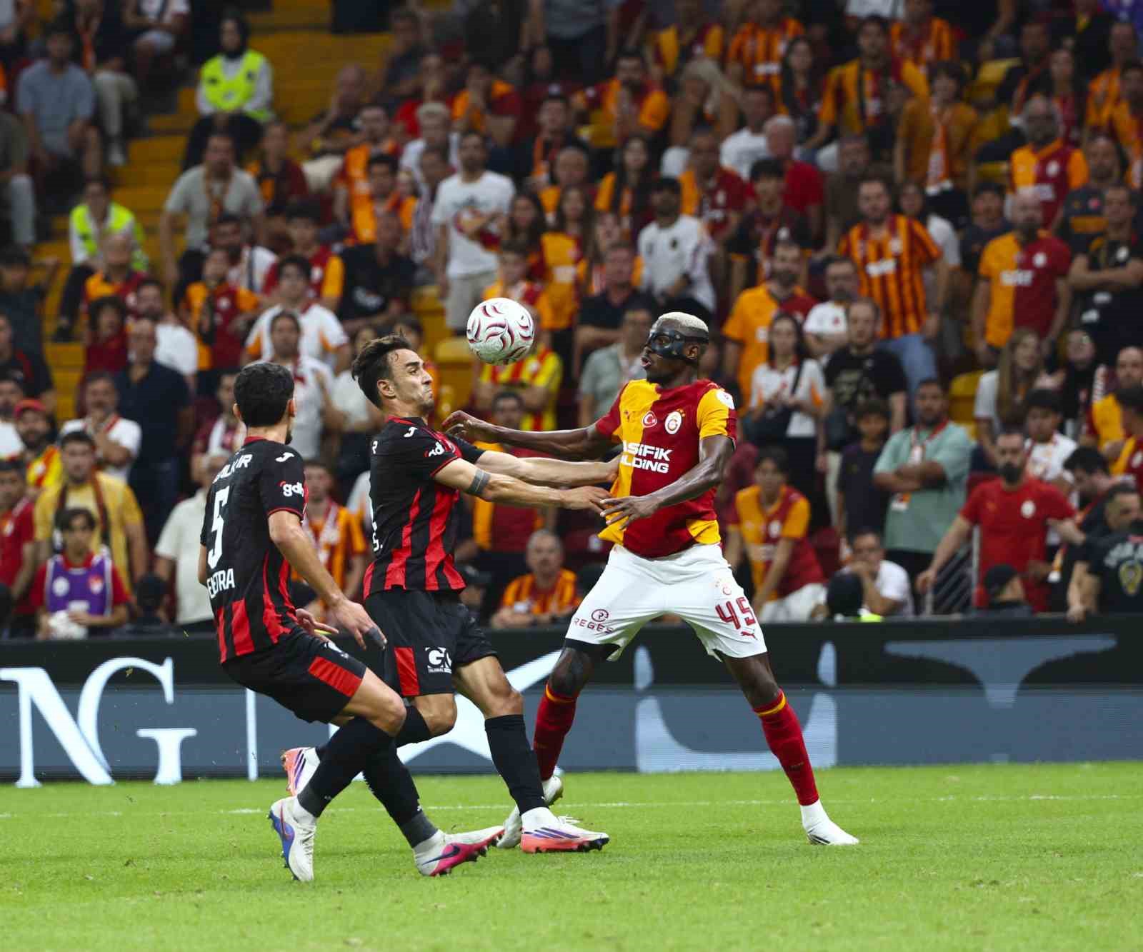 Trendyol Süper Lig: Galatasaray: 0 - Çorum FK: 0 (İlk yarı)