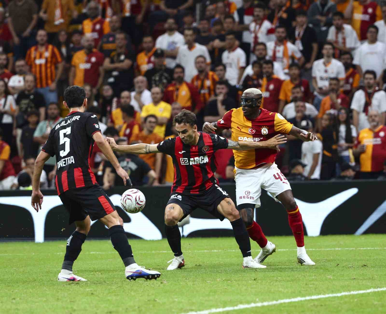 Trendyol Süper Lig: Galatasaray: 0 - Çorum FK: 0 (İlk yarı)