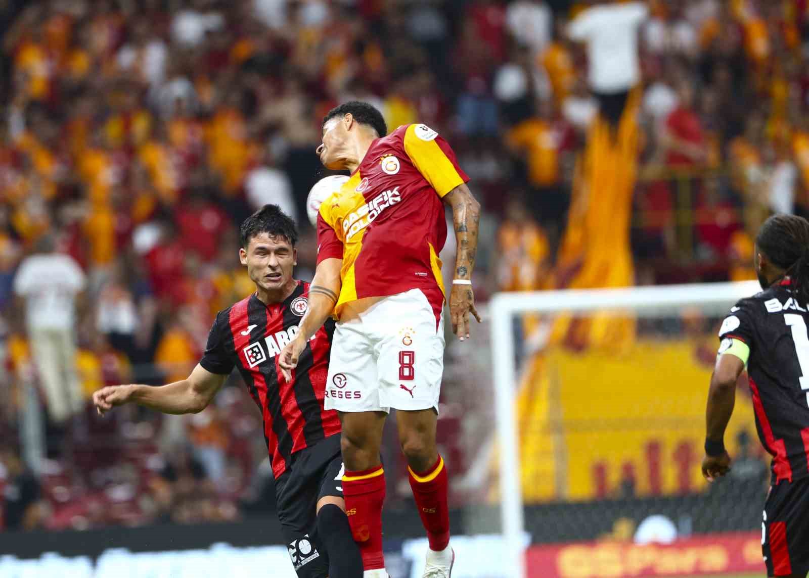 Trendyol Süper Lig: Galatasaray: 0 - Çorum FK: 0 (İlk yarı)