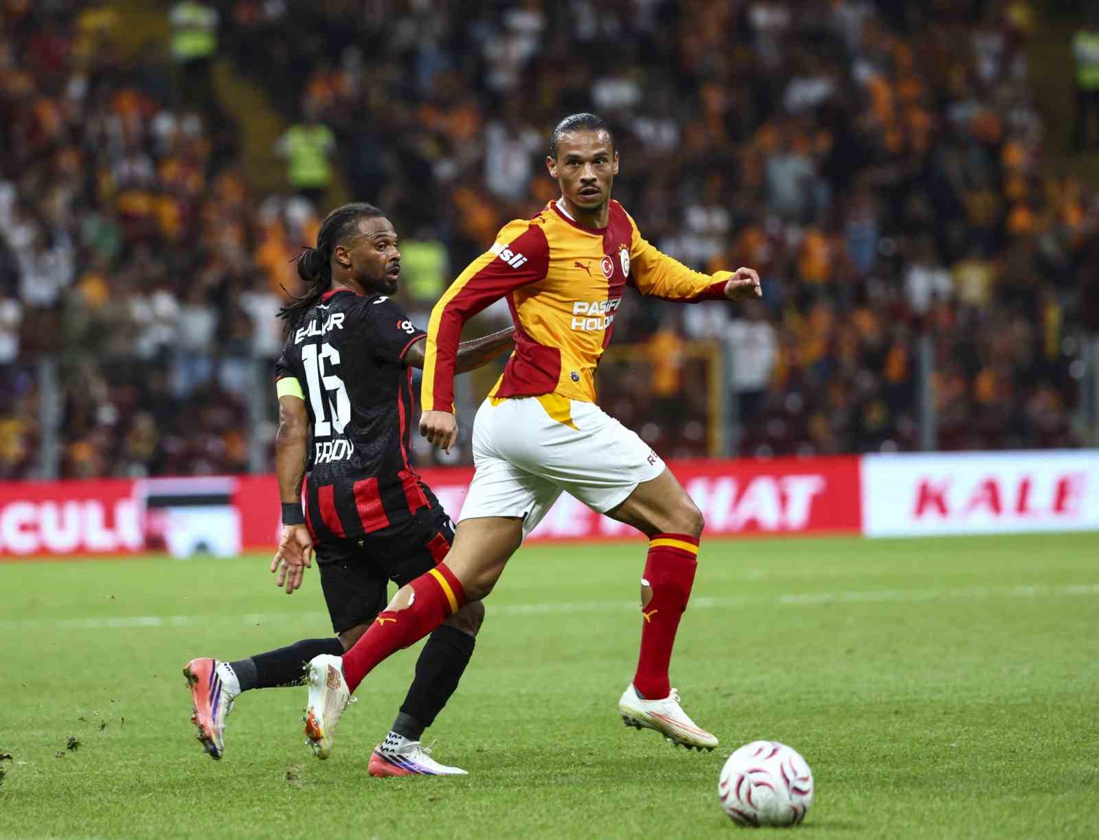 Trendyol Süper Lig: Galatasaray: 0 - Çorum FK: 0 (İlk yarı)