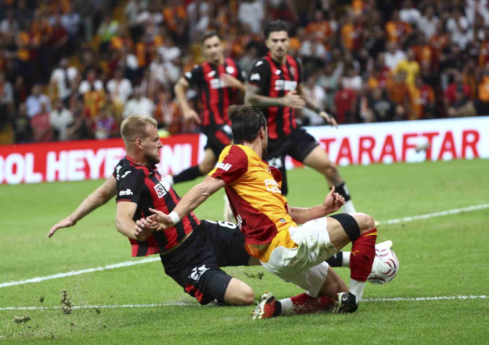 Trendyol Süper Lig: Galatasaray: 0 - Çorum FK: 0 (İlk yarı)