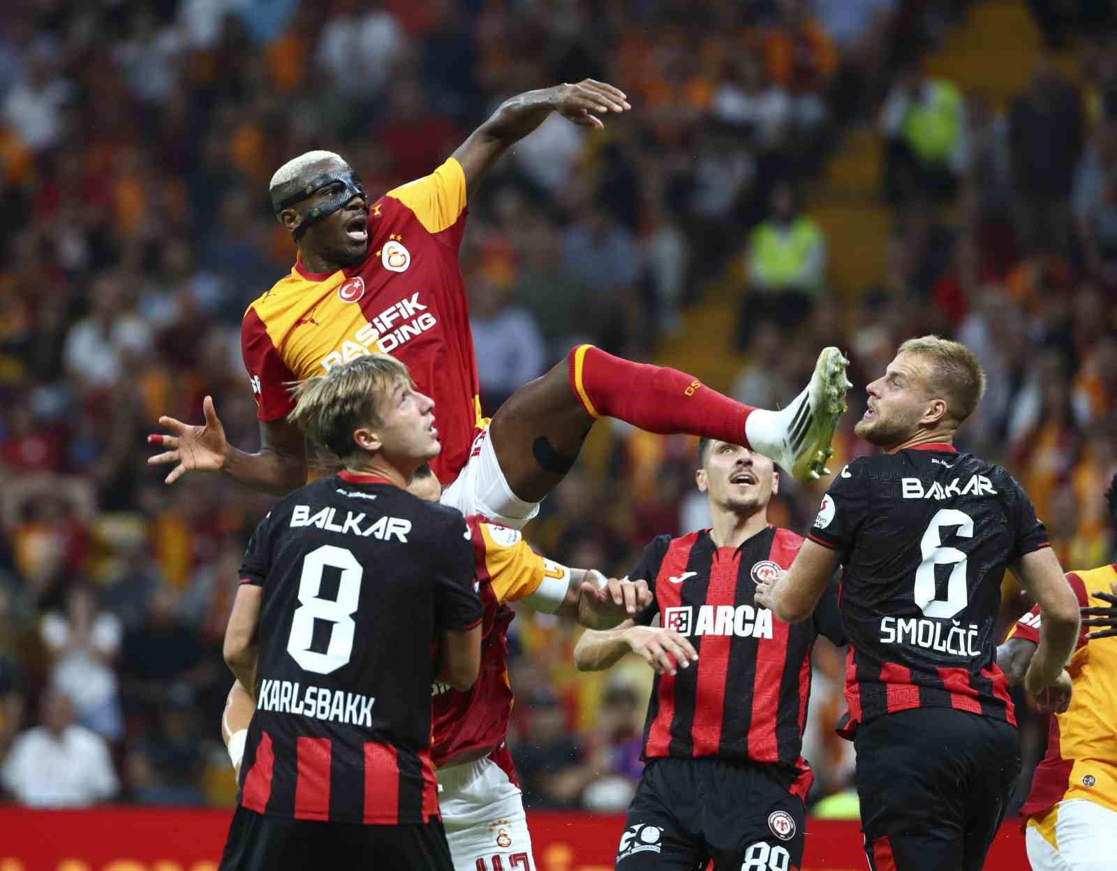 Trendyol Süper Lig: Galatasaray: 0 - Çorum FK: 0 (İlk yarı)