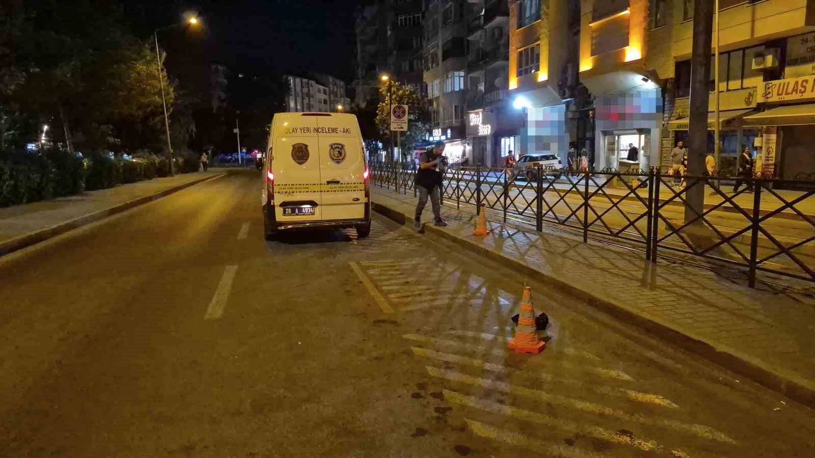 Tartıştığı eski sevgilisini bıçaklayıp kaçtı