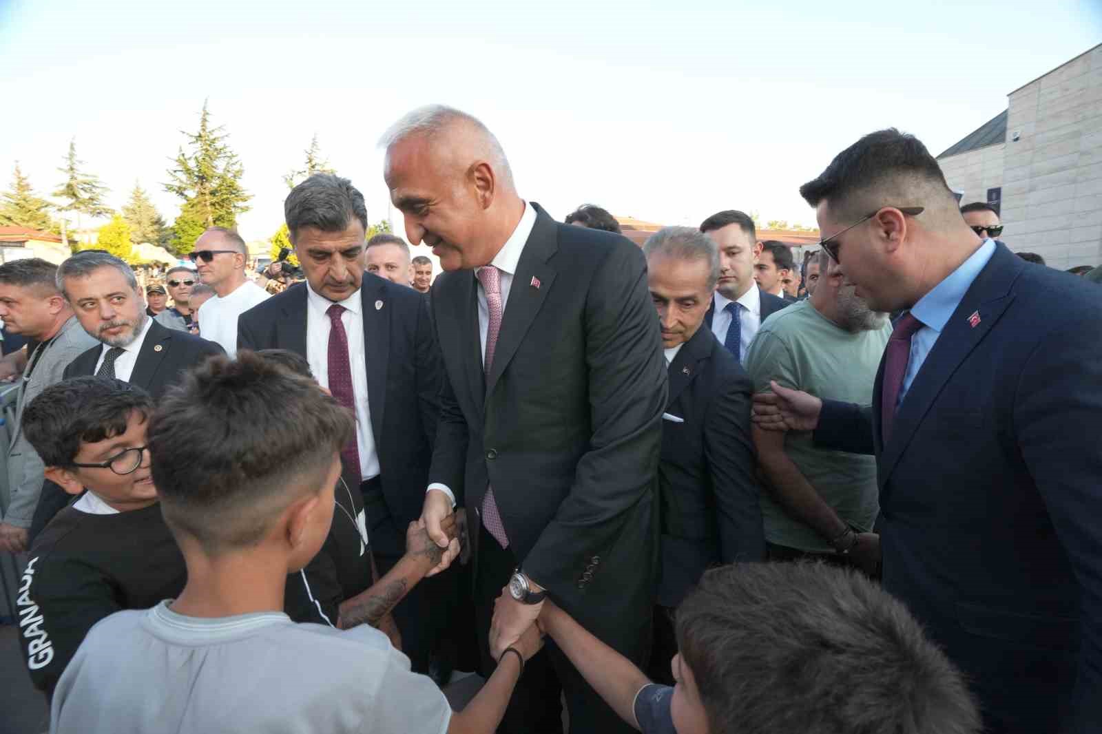 Bakan Ersoy: "İnsanlığa gereken reçete açıktır: ‘Bir olalım, iri olalım, diri olalım’"
