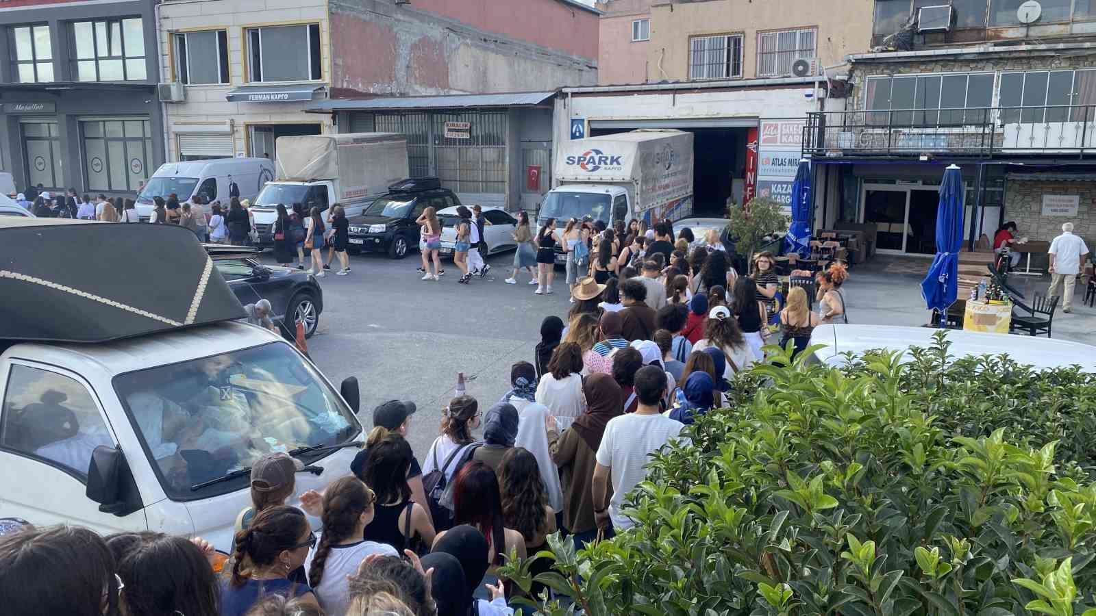 Yenikapı’da konser öncesi kilometrelerce insan ve araç kuyruğu oluştu