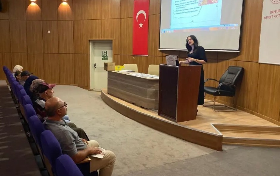 Diyabet Okulu’nda eğitim alan hastalara diplomaları verildi