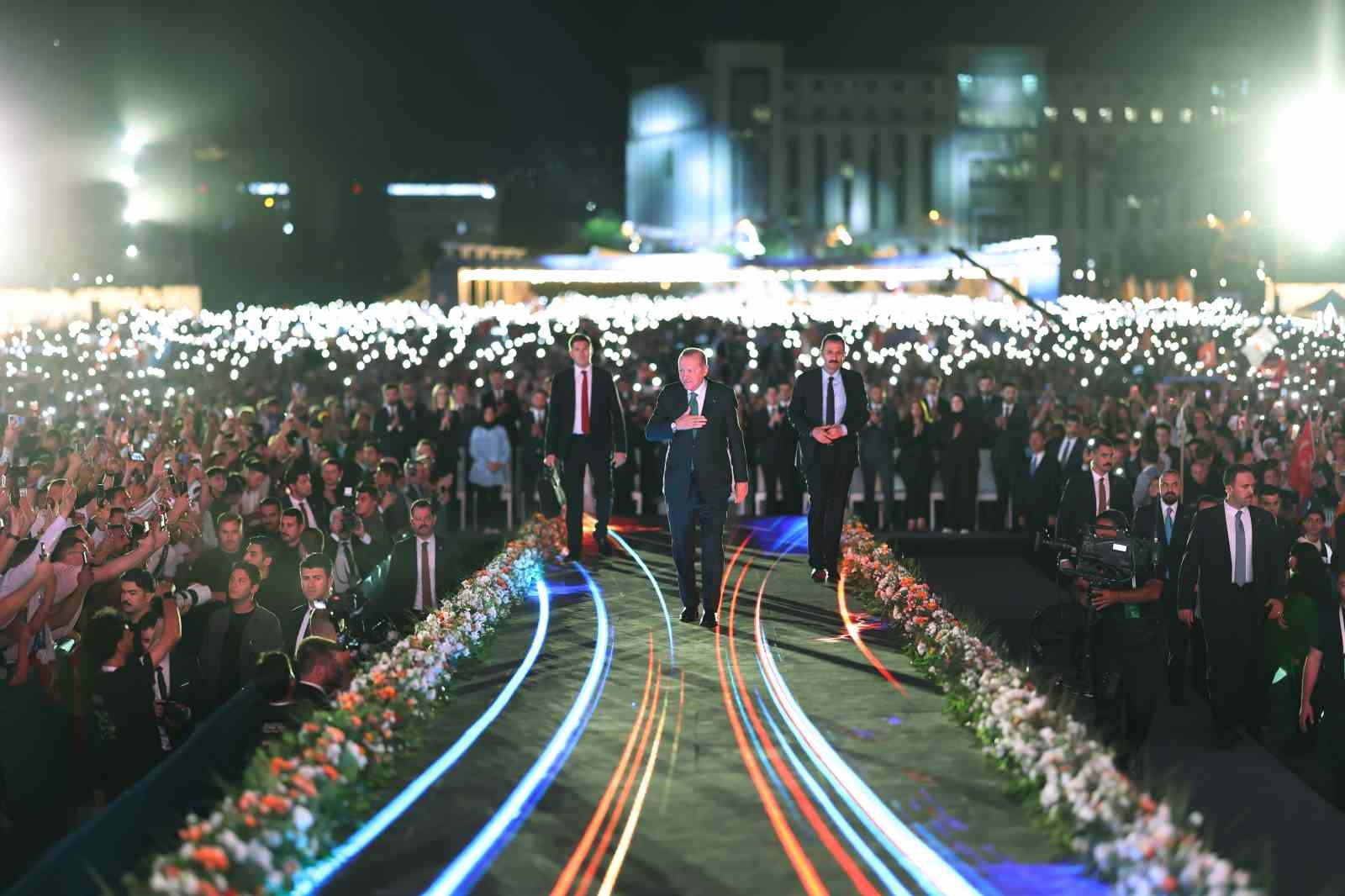 Cumhurbaşkanı Erdoğan: "Allah ömür ve sağlık verirse daha nice yıllar Türkiye’ye hizmet mücadelesi içinde olacağım"