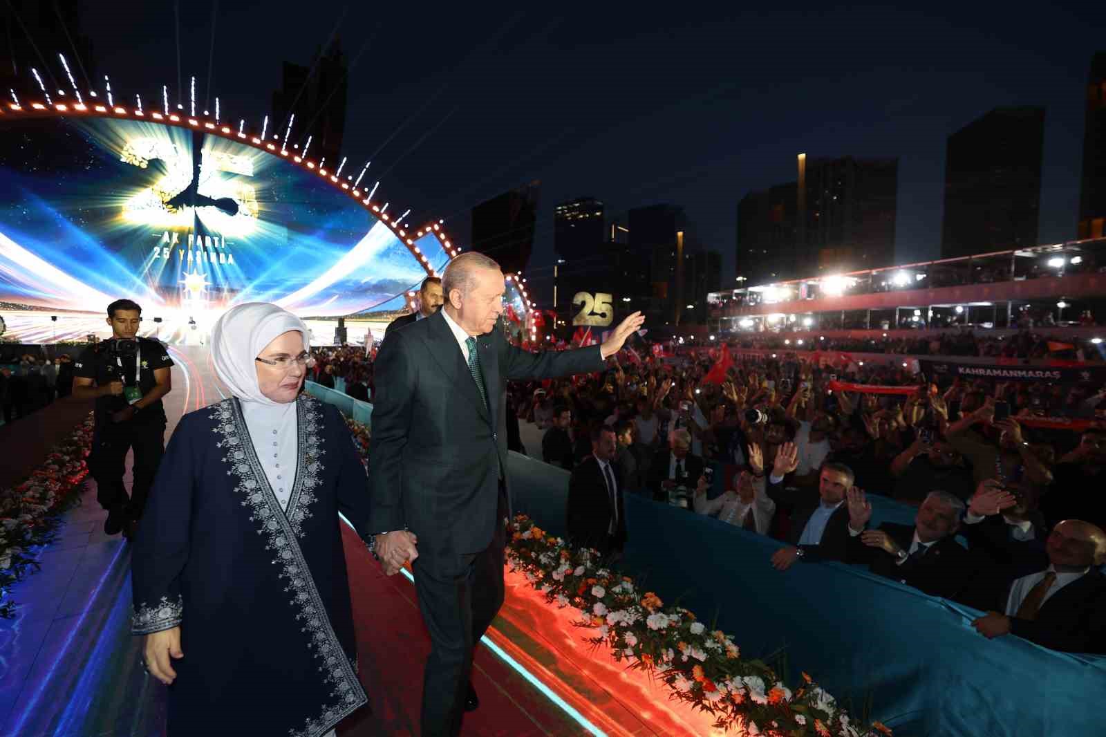 Cumhurbaşkanı Erdoğan: "Allah ömür ve sağlık verirse daha nice yıllar Türkiye’ye hizmet mücadelesi içinde olacağım"
