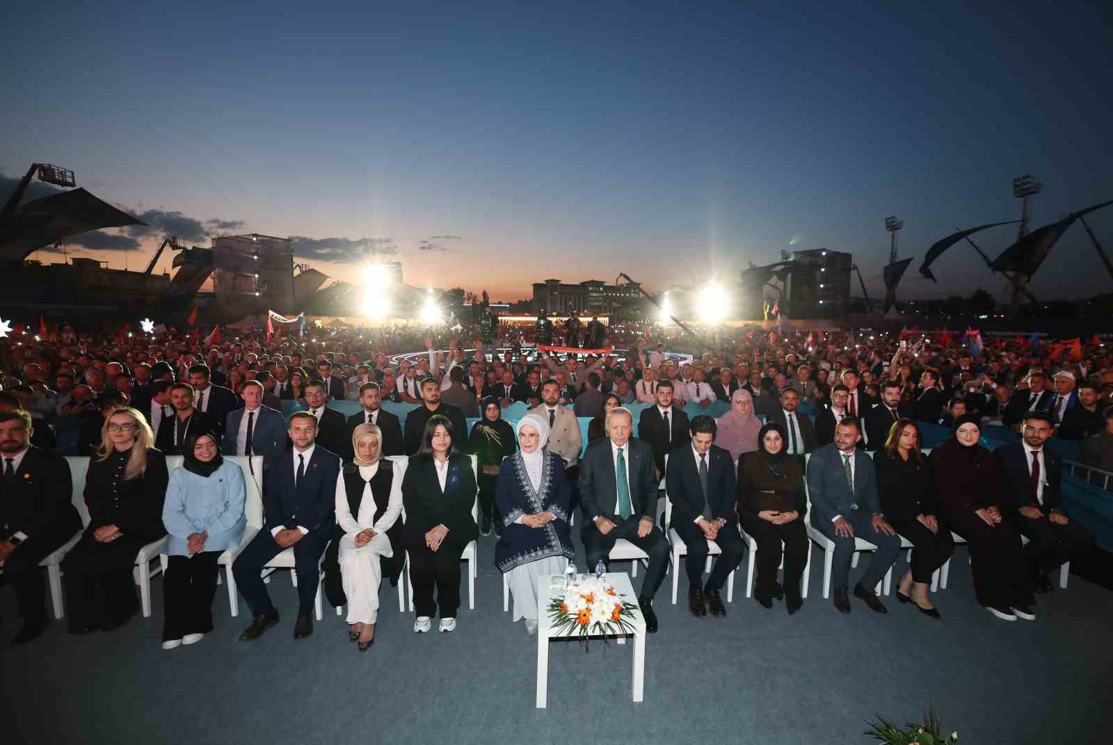 Cumhurbaşkanı Erdoğan: "Allah ömür ve sağlık verirse daha nice yıllar Türkiye’ye hizmet mücadelesi içinde olacağım"