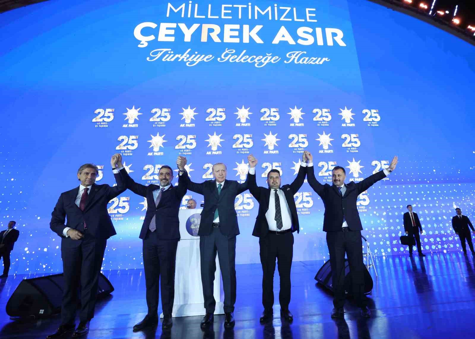 Cumhurbaşkanı Erdoğan: "Allah ömür ve sağlık verirse daha nice yıllar Türkiye’ye hizmet mücadelesi içinde olacağım"