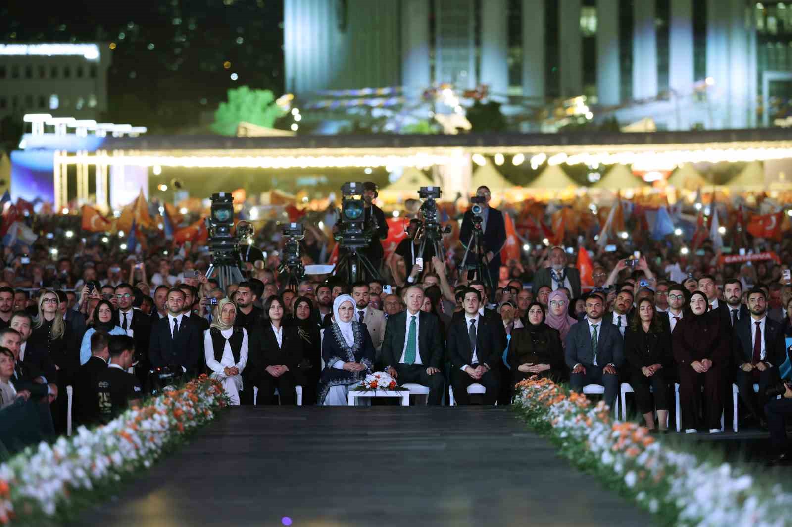 Cumhurbaşkanı Erdoğan: "Allah ömür ve sağlık verirse daha nice yıllar Türkiye’ye hizmet mücadelesi içinde olacağım"