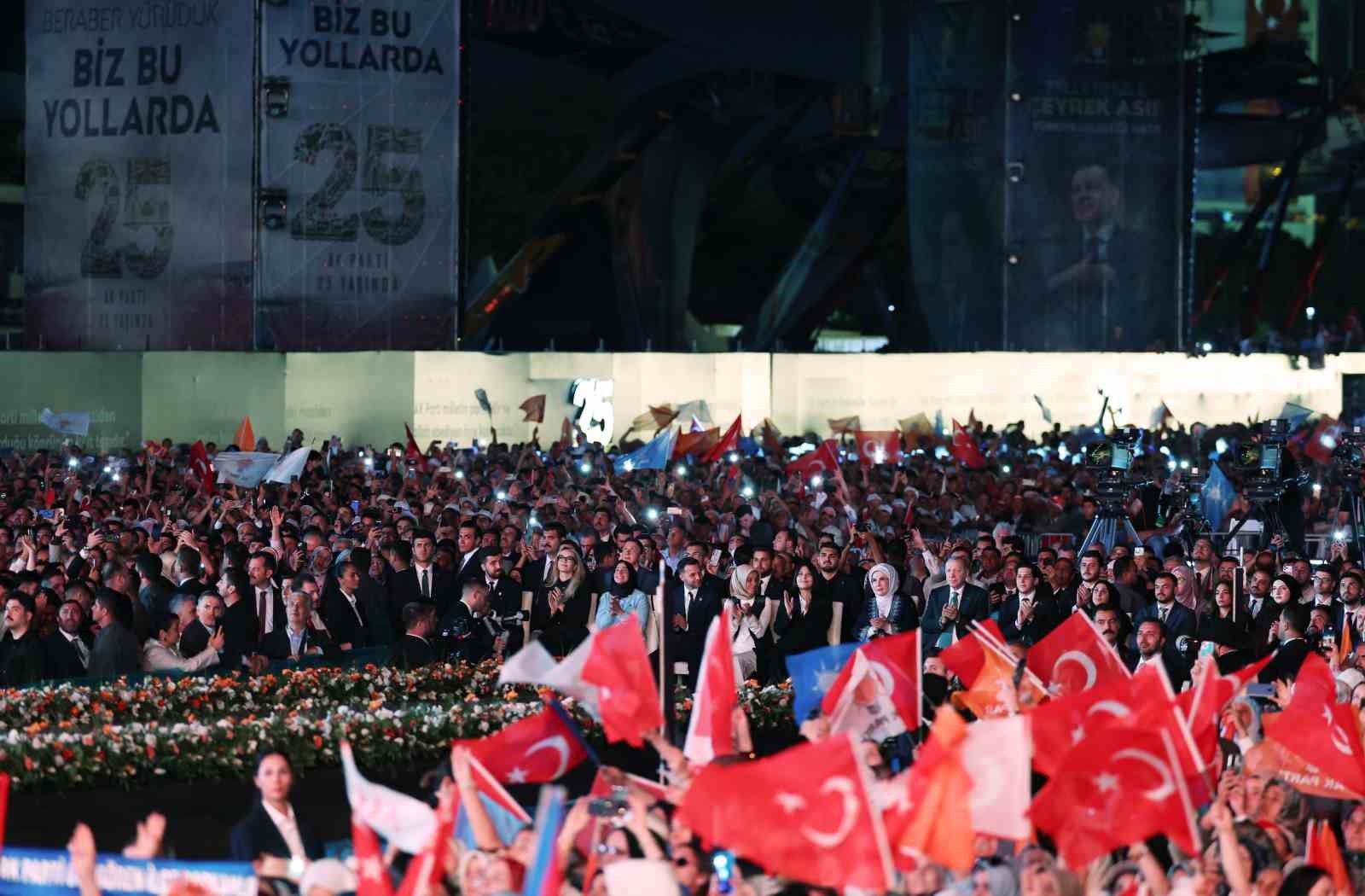 Cumhurbaşkanı Erdoğan: "Allah ömür ve sağlık verirse daha nice yıllar Türkiye’ye hizmet mücadelesi içinde olacağım"
