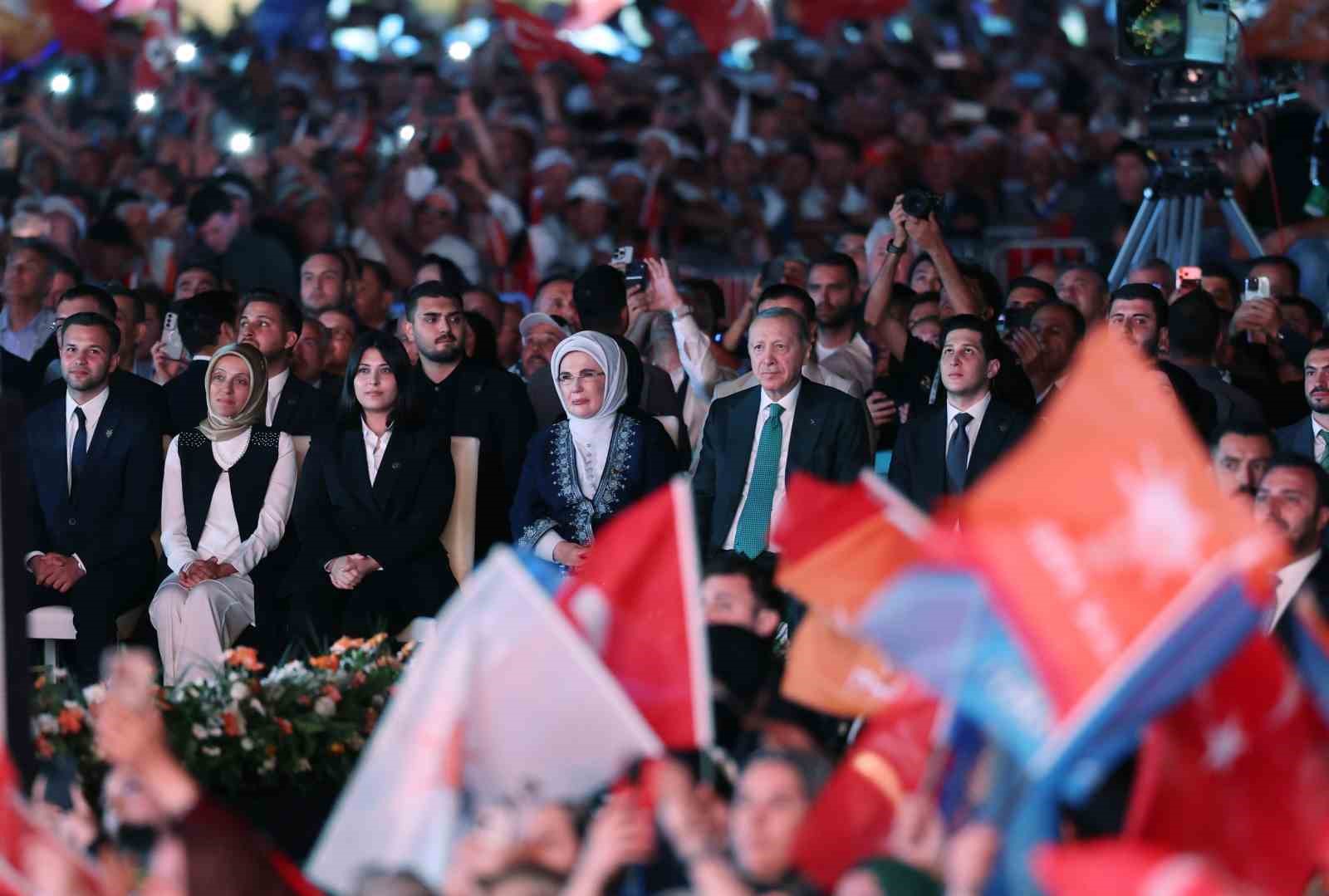Cumhurbaşkanı Erdoğan: "Allah ömür ve sağlık verirse daha nice yıllar Türkiye’ye hizmet mücadelesi içinde olacağım"