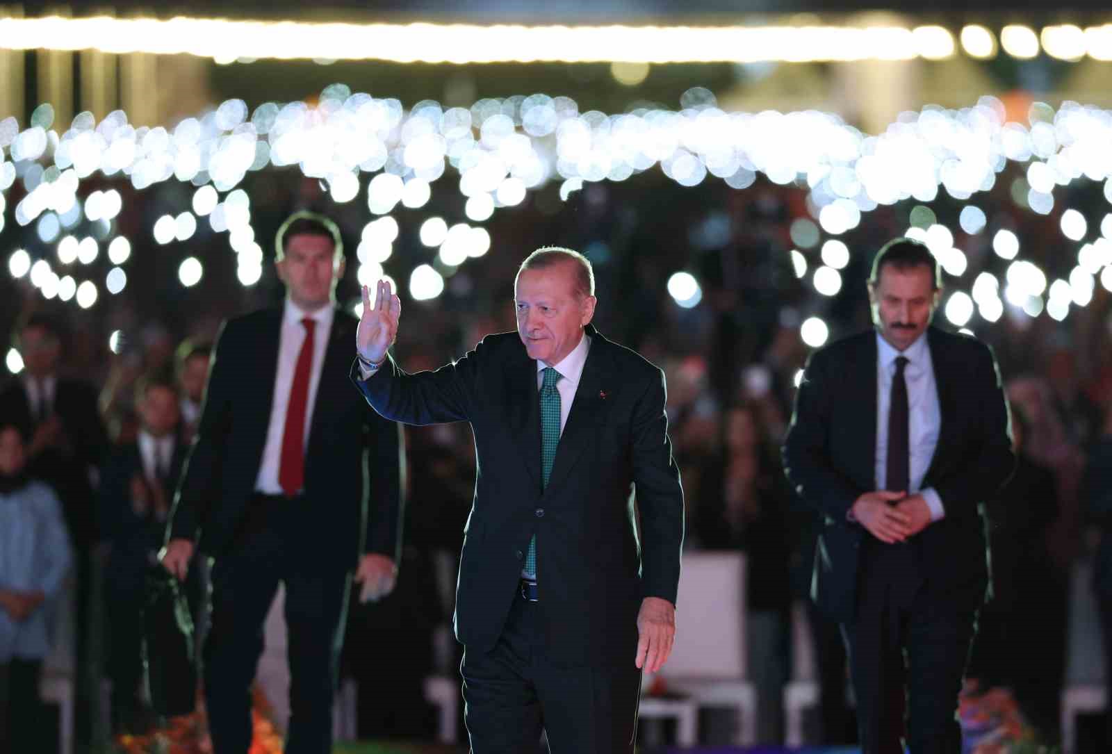Cumhurbaşkanı Erdoğan: "Allah ömür ve sağlık verirse daha nice yıllar Türkiye’ye hizmet mücadelesi içinde olacağım"