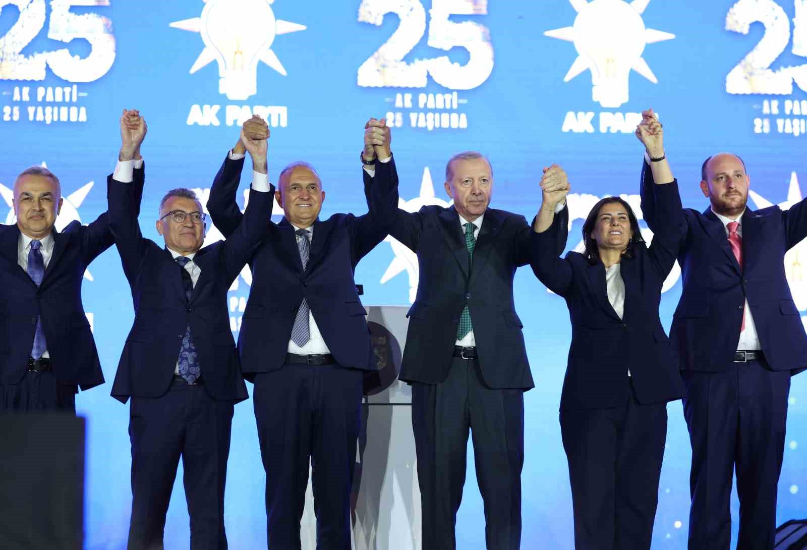 Cumhurbaşkanı Erdoğan: "Allah ömür ve sağlık verirse daha nice yıllar Türkiye’ye hizmet mücadelesi içinde olacağım"