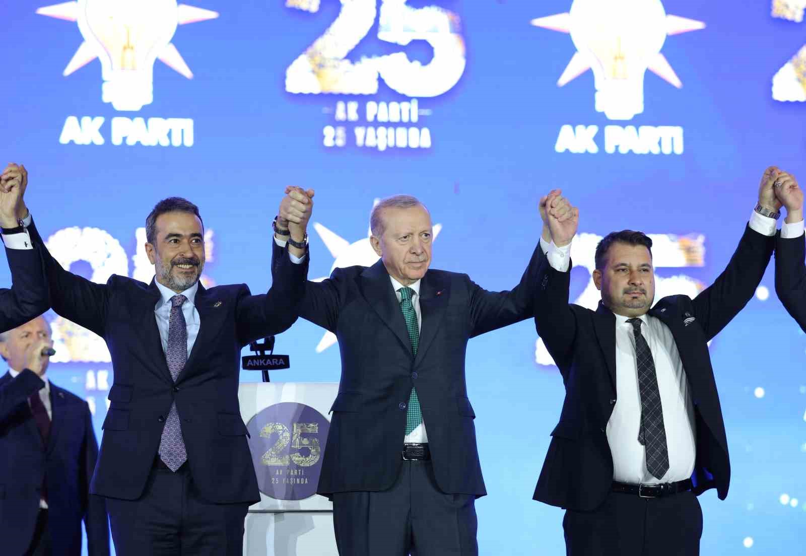 Cumhurbaşkanı Erdoğan: "Allah ömür ve sağlık verirse daha nice yıllar Türkiye’ye hizmet mücadelesi içinde olacağım"