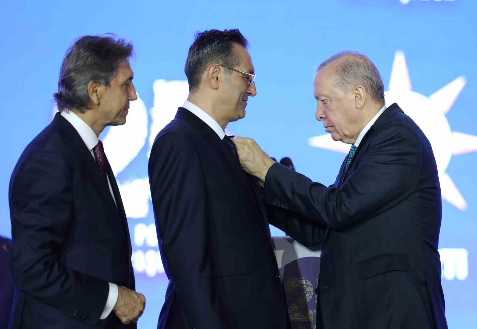 Cumhurbaşkanı Erdoğan: "Allah ömür ve sağlık verirse daha nice yıllar Türkiye’ye hizmet mücadelesi içinde olacağım"