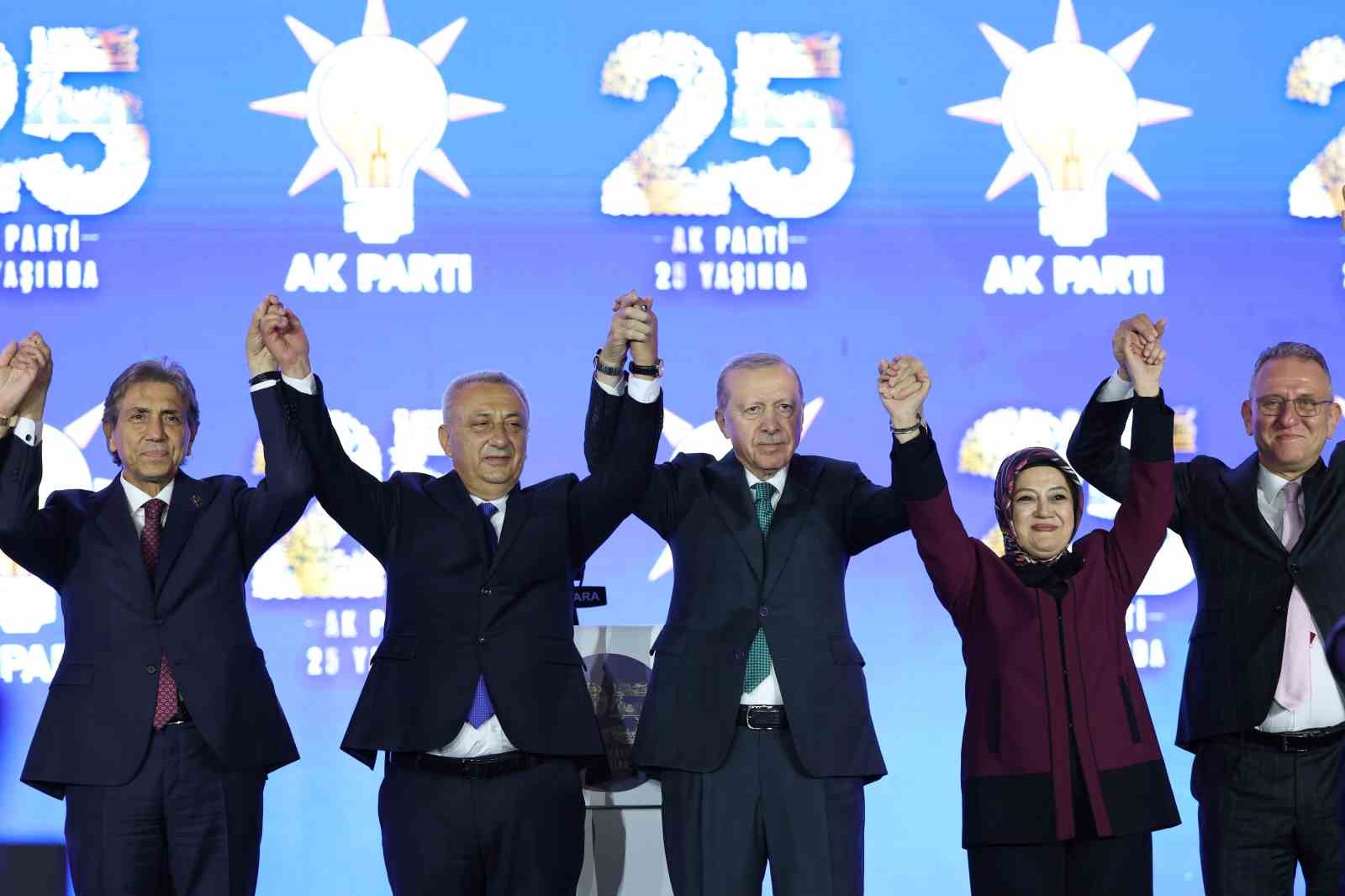 Cumhurbaşkanı Erdoğan: "Allah ömür ve sağlık verirse daha nice yıllar Türkiye’ye hizmet mücadelesi içinde olacağım"