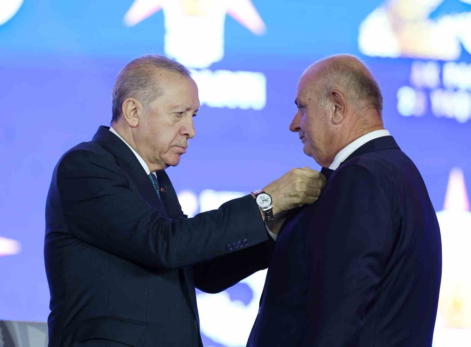 Cumhurbaşkanı Erdoğan: "Allah ömür ve sağlık verirse daha nice yıllar Türkiye’ye hizmet mücadelesi içinde olacağım"