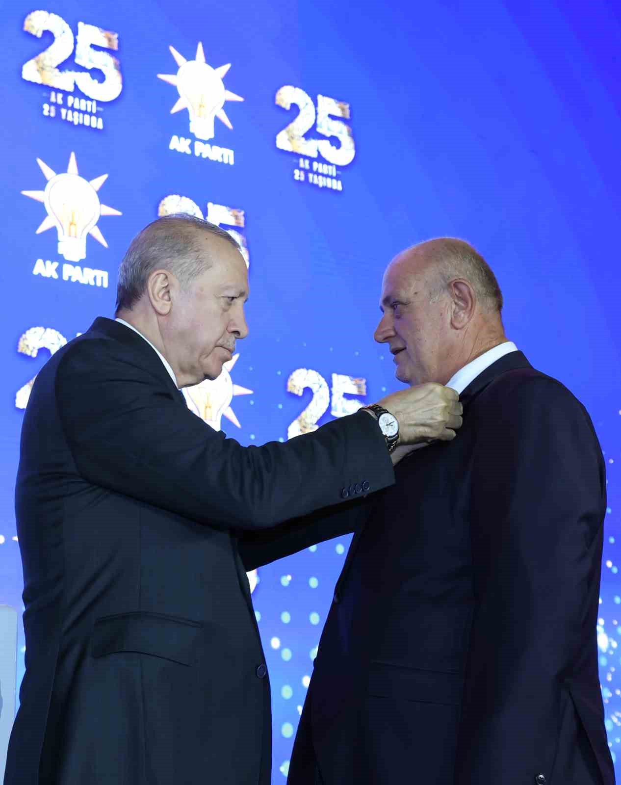 Cumhurbaşkanı Erdoğan: "Allah ömür ve sağlık verirse daha nice yıllar Türkiye’ye hizmet mücadelesi içinde olacağım"