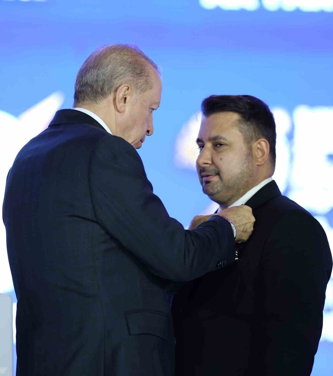 Cumhurbaşkanı Erdoğan: "Allah ömür ve sağlık verirse daha nice yıllar Türkiye’ye hizmet mücadelesi içinde olacağım"