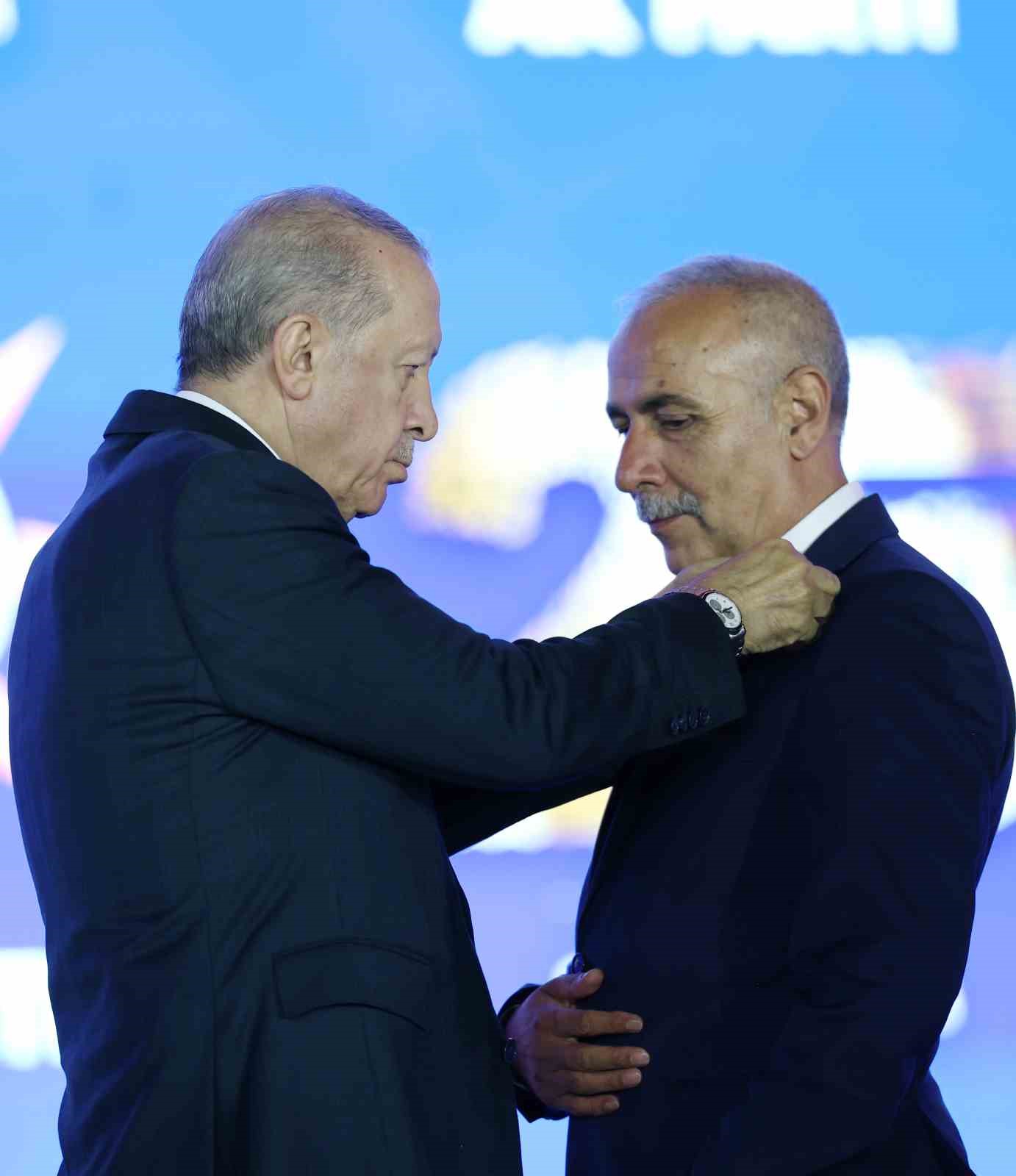 Cumhurbaşkanı Erdoğan: "Allah ömür ve sağlık verirse daha nice yıllar Türkiye’ye hizmet mücadelesi içinde olacağım"